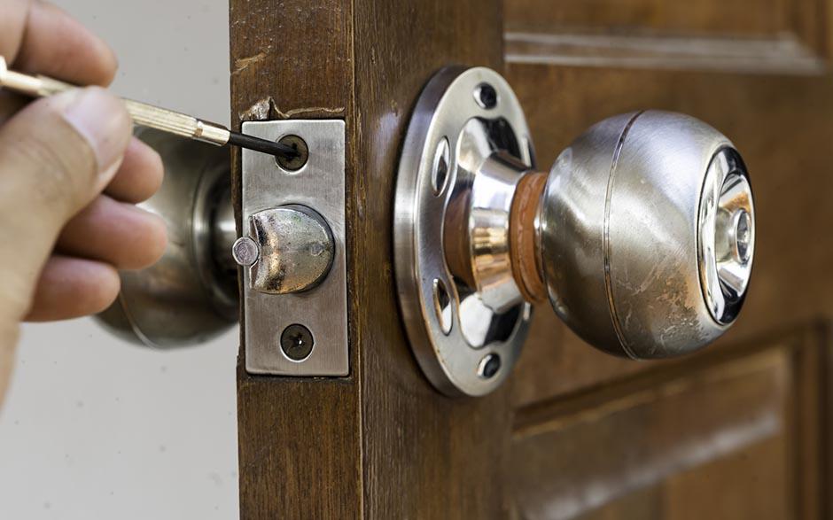 ouverture de porte claquée serrurier Le Mesnil-le-Roi